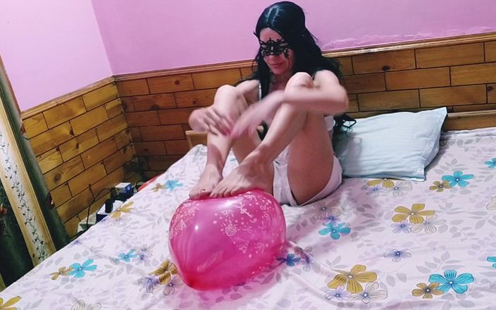 Bolly Karma: मैं अपने लंड को उसकी सेक्सी रंडी के गुब्बारे में भरना चाहता हूं