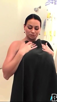 Cewek cantik toket besar dengan bikini ngentot kontol besar pria kulit putih