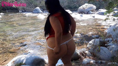 Only Riderqueen BBW Step Mom Latina Alone: Kırmızı elbisemle nehirde rahatlıyorum, süper siyah bir dildo buldum, dürtüsünü...