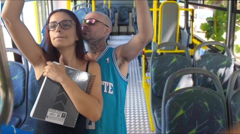 ksalnovinhos: Pervers Pénètre Un Étudiant Par Derrière Dans Le Bus En Public!