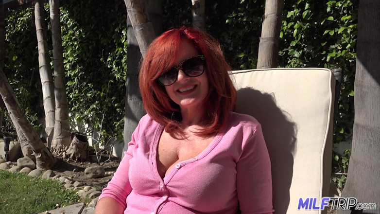 MILF Trip: bare stanon vaali hot mammi Andi James aur maich ke...