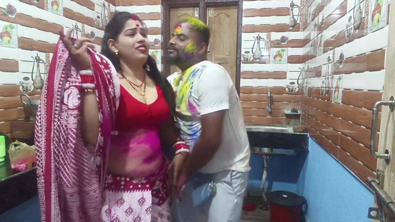 Sona bhabhi: Beautiful Bengali Bhabhi Enjoy Holi Special with Her Neighbours Applied...