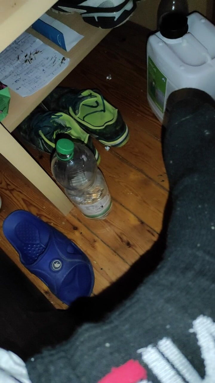 SmokedAlloy2: Dirtyjunkbro mostra i suoi calzini puzzolenti e le mutande lunghe