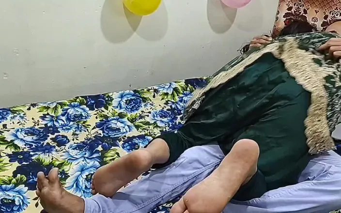 Ravinadesi: Muslim Stepmom Fucked by Desi Stepson