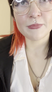 Goth spolubydlící scénář