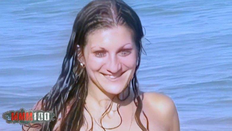 MMM100: Alys asi: güzel genç esmer alys asi kıyafetlerini çıkarıyor