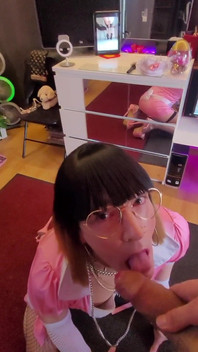 Femmes De Menage, Soumise a Genoux Pour Tailler Une Bonne Pipe. 2 (14nov24) Vanessabitchx Parischiennetrvprod91