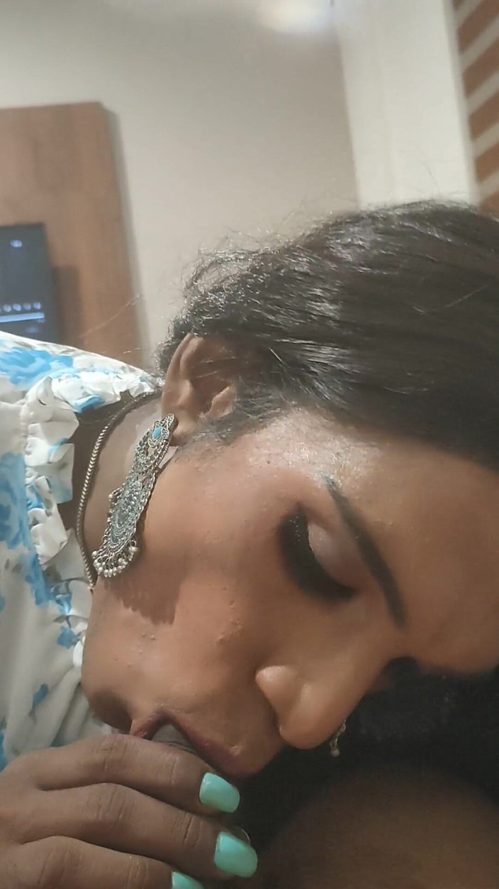 Keerthanakeerthi95: Indian Sissy Crossdresser Sucking Boyfriends Hard Cock
