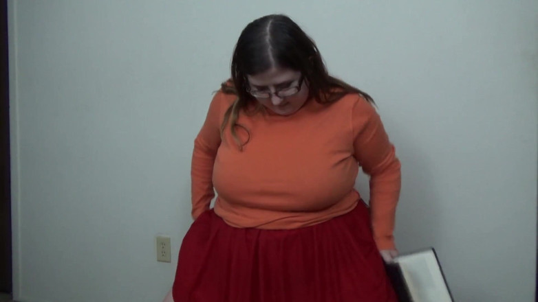 Miss Evanna: Velma okuyor ve biniyor