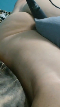 Novia masturbándose delante de extraños