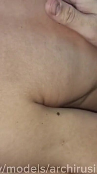 Mladý hetero chlap se šukající dírou na plavbě v autě svého nevlastního otce
