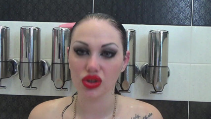 Goddess Misha Goldy: Bagnando i capelli maliziosi, lavare e spazzolare con trucco sexy...