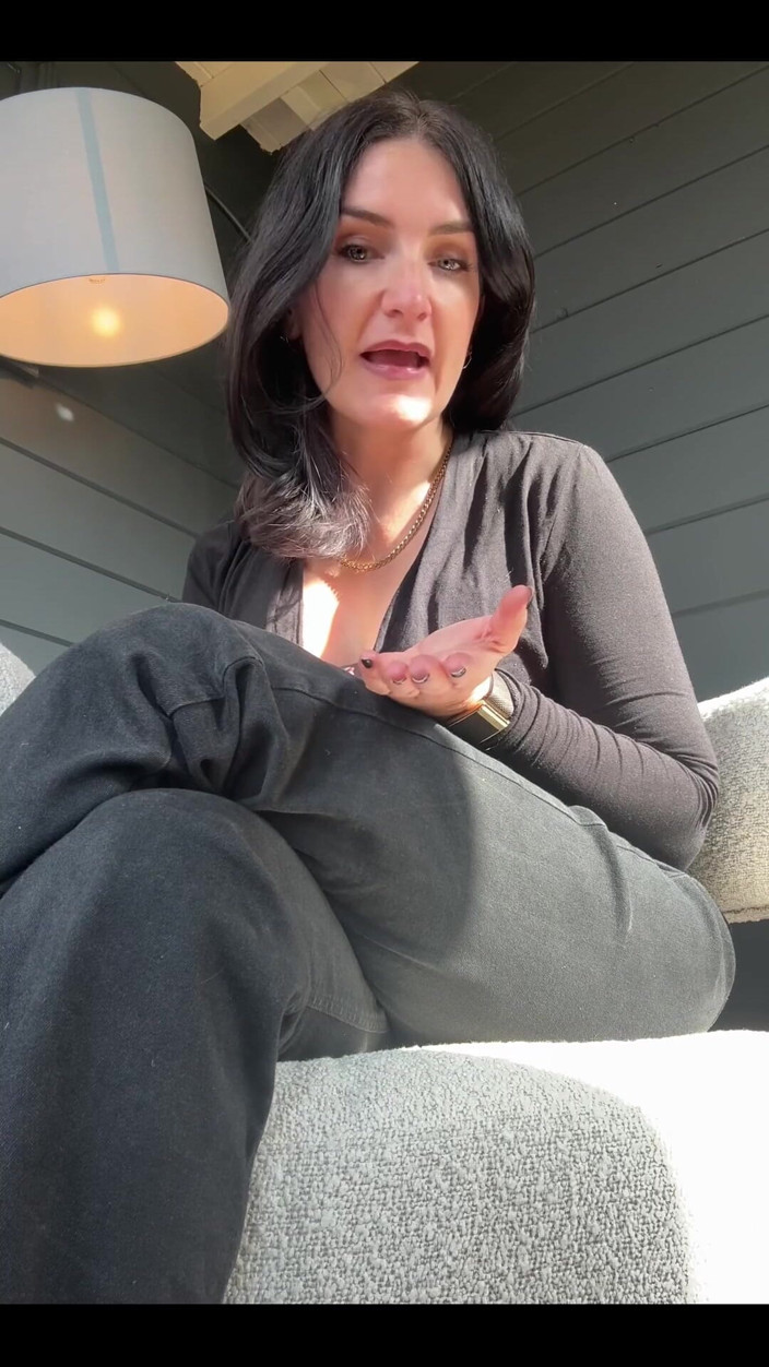 Adreena Winters: ครบกําหนดภาษีควยเล็ก!