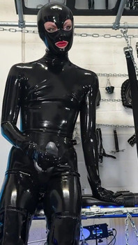 Mistressae's JOI: đào tạo chơi đút sâu vào họng, chọc lỗ đít, nhổ nước bọt và đi tiểu