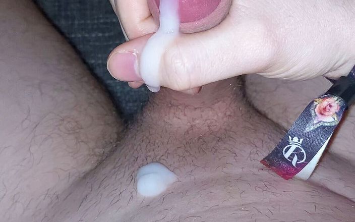 Sick_boi23: Orgasm intens și spermă pe burta mea