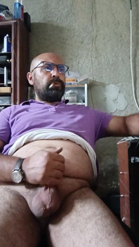 Master Bear Cums with a Cigarette in His Mouth