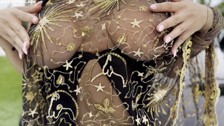 Aaliyah Yasin: Muslim Bad Girl Fucks Herself on Top of a Car