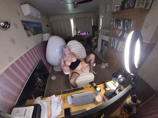 British Cougar: Cam Show with Toys in 360