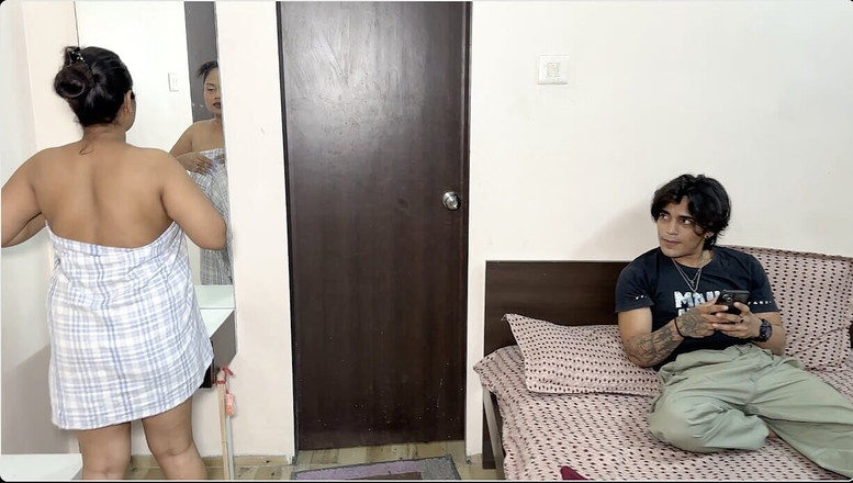 Glepaman: Chị dâu bước ra khỏi phòng tắm trong khăn tắm...