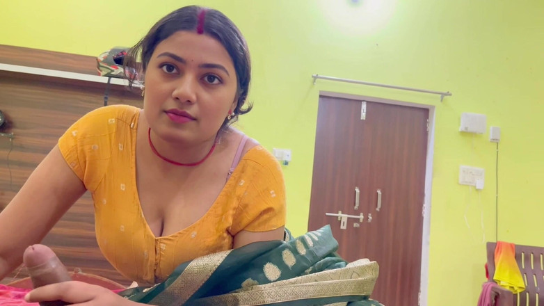 Hotty_ragini: Aku ngentot ibu tiriku habis-habisan, ibu tiri kangen ayah tiriku...