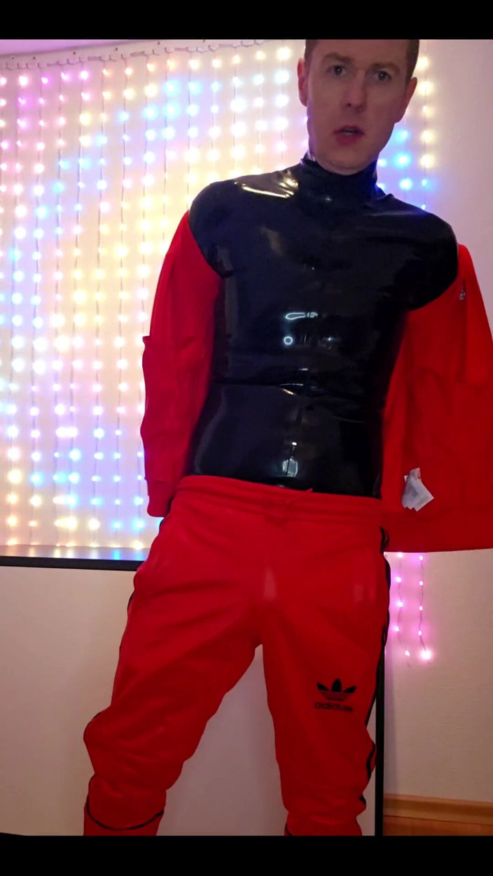 Roman Heart: Red Adidas Eşofman