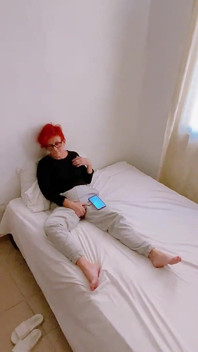 Une MILF Se Masturbe En Solo