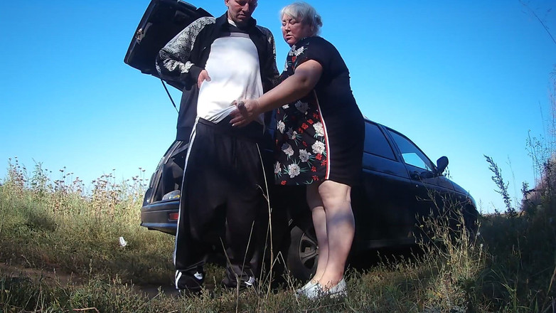 Zona901: My Girlfriend Holds My Dick While I Pee and Then...