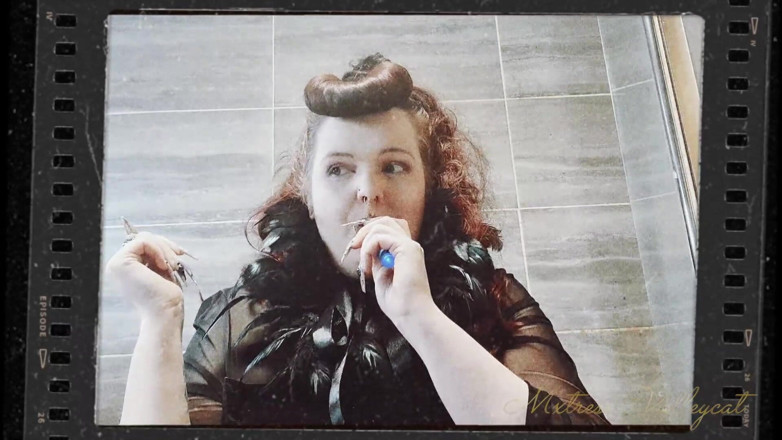 Mxtress Valleycat: Gothic Vape Domination