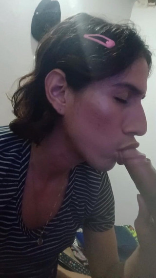 Femboy from Colombia: Luând acest lapte cald bun