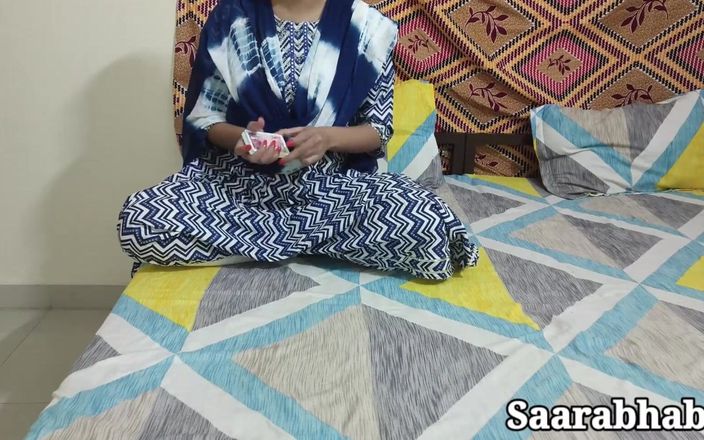Saara Bhabhi: Saara šuká od nevlastního bratra po dlouhé době s hlasitým sténáním