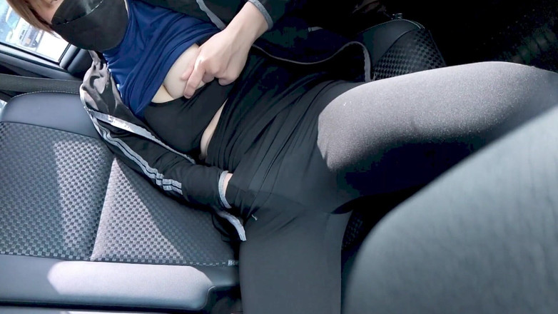 akeieroi: 真昼の駐車場車中オナ二－