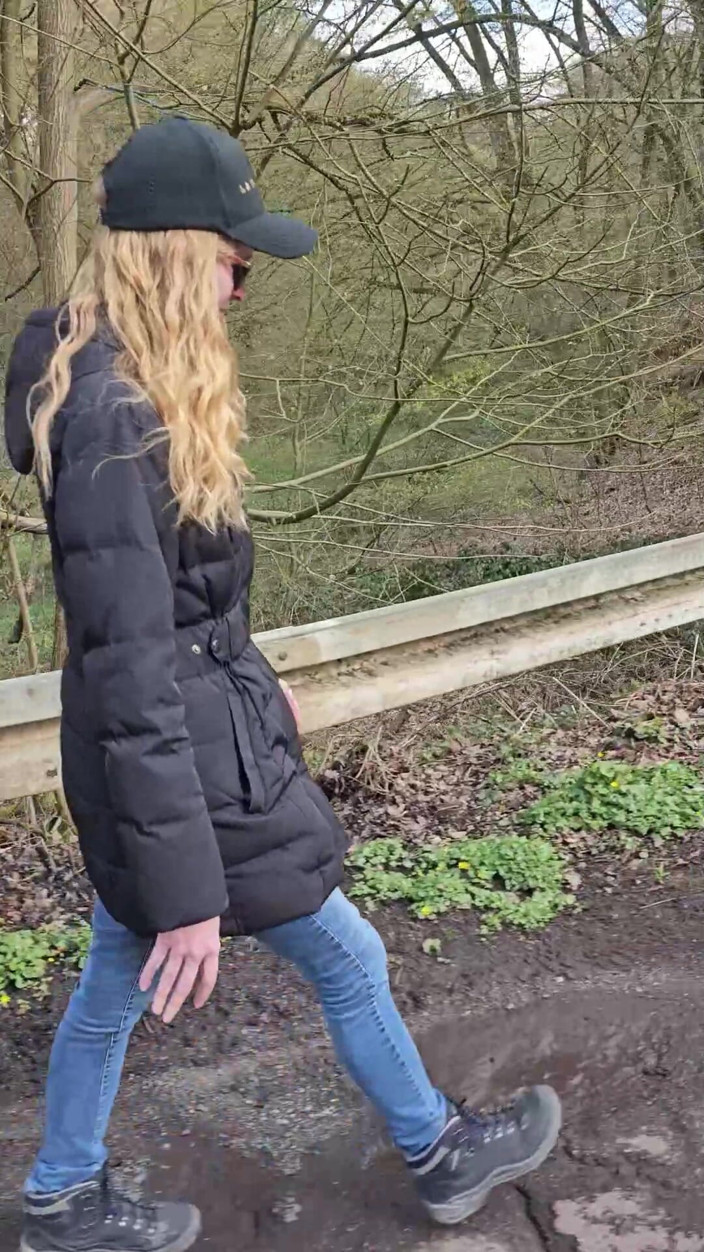 Bikergirl_97: Plimbare sexy cu bile de dragoste în pizdă!