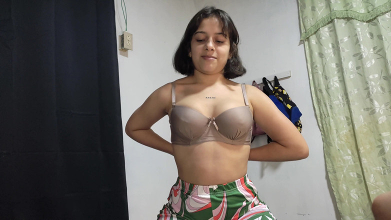 SugarPose: Carina ragazza latina fa un pompino