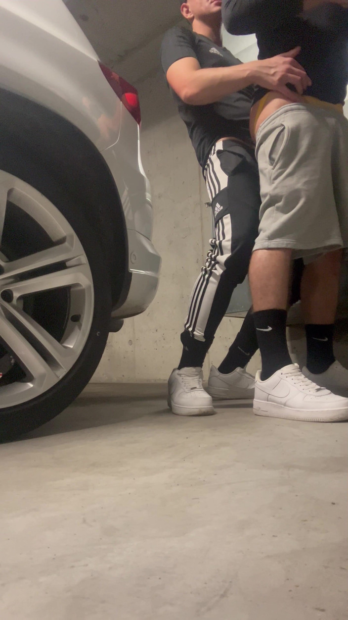 Black white studio: Parcheggio