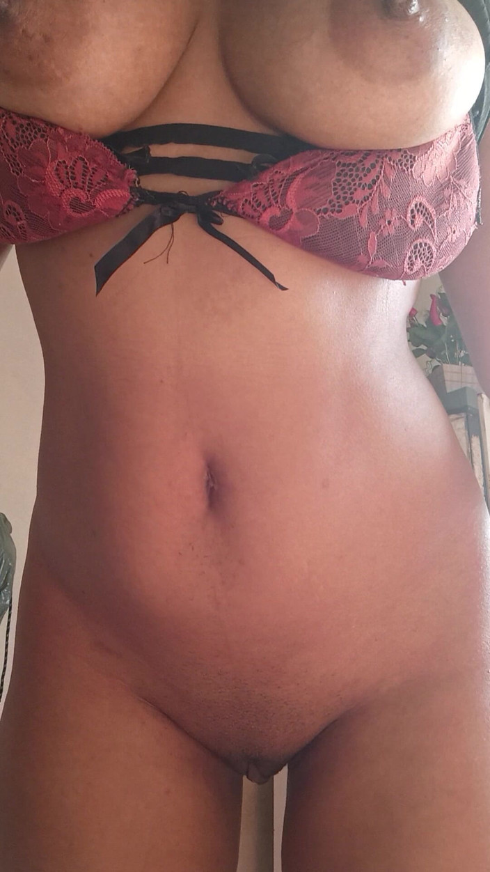 Jacke24: Девственница делает стриптиз