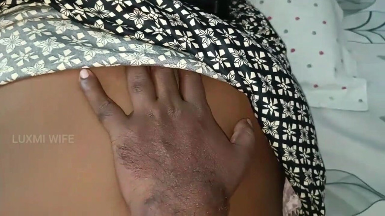 Luxmi Wife: Masaż żony nago przez sąsiada -4