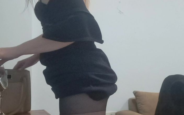 Flor_latina: Secretary Lets Herself Be Recorded Making a Hot Video Call...