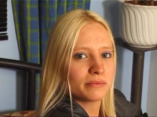 German Classic Porn videos: Ines, niemiecka blondynka, odbiór na zewnątrz