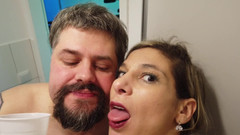 Lovekino: Big Titted brunetka wkurza się w usta, a następnie wkurza...