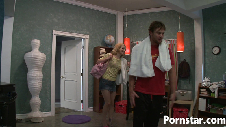 Pornstars: Díra Ally Ann vrtaná hardcore přesně tak, jak chce