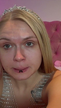Juliana Marie's Giantess Fantasy 4K POV devorarea extazului așteaptă!