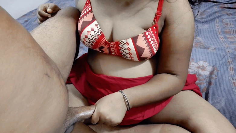 Puja_bhabhi0: 배다른 아들에게 섹스하는 법을 가르치는 인도 밀프 새엄마