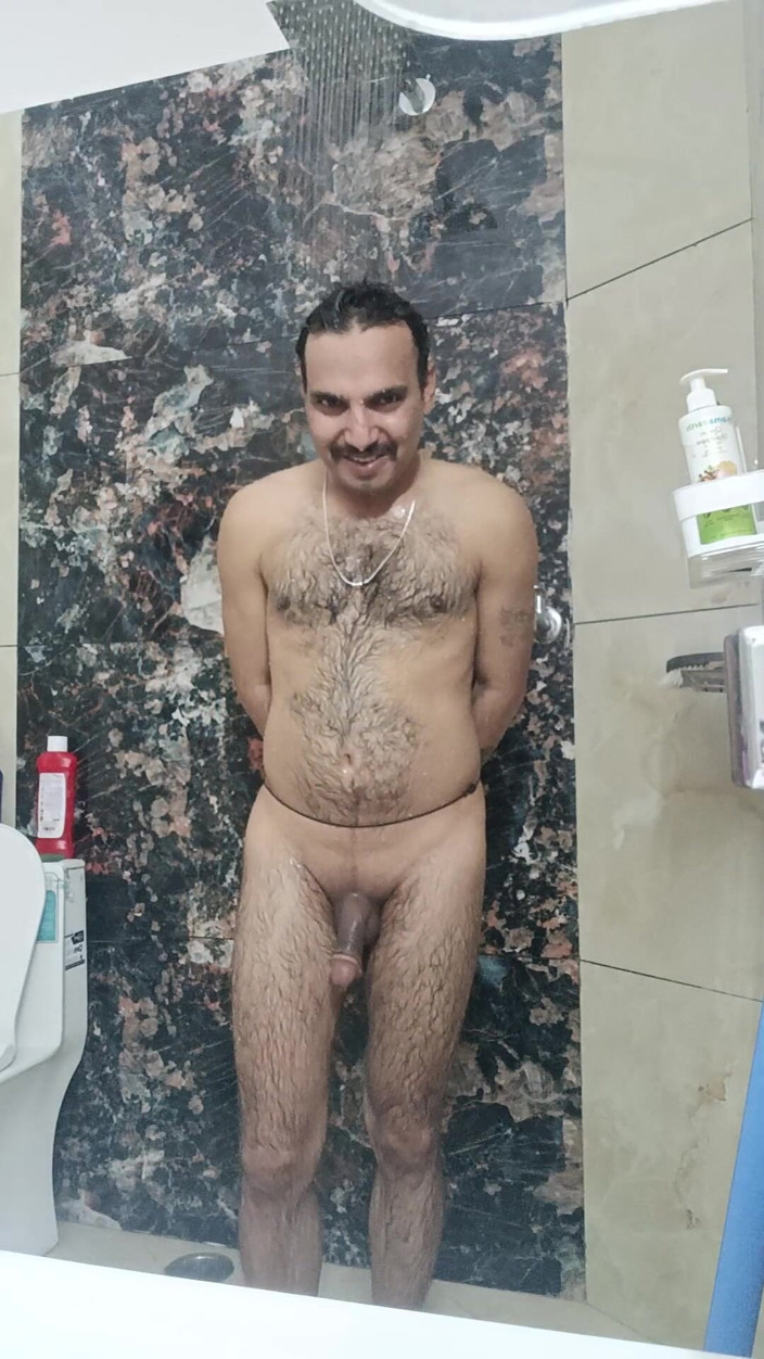 Rajasthani-old-lover:  Hintli desi adam duş alıyor