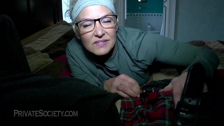 Private Society: Îi place tânără și dură