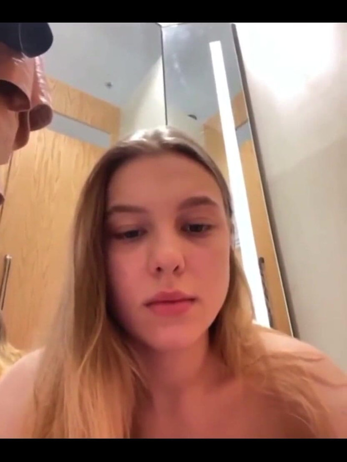 JuiceLussie: 처음으로 공개 자위 클로즈업