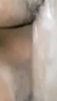 Cewek sange ini lagi asik nyepong kontol besar pria kulit hitam sampai orgasme!