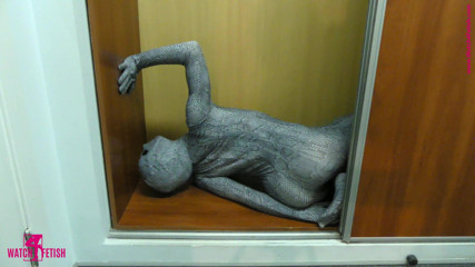 Gymnastic: Surprise in the closet
