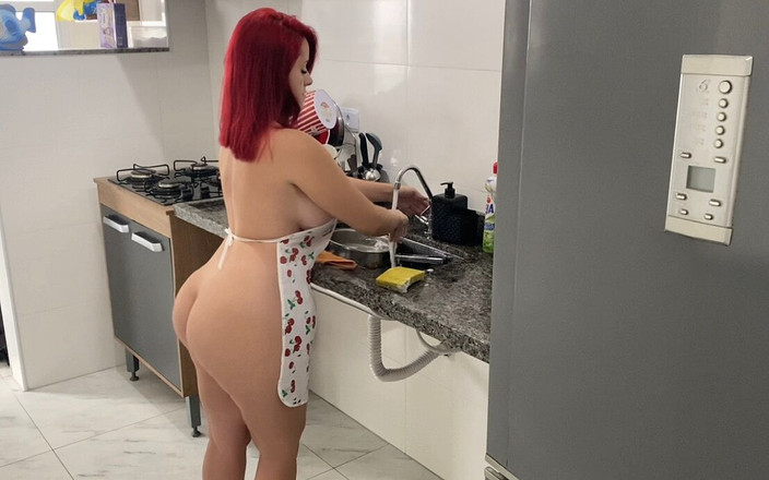 Electra Dominica: Pembantu nakal ini bikin aku makanan ringan istimewa