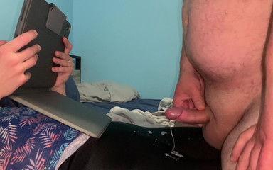 Angel Sky69: Honím si a stříkám na černé legíny své přítelkyně