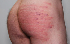 Selfspanker: बंद होने के दौरान खुद को कोड़े मारना